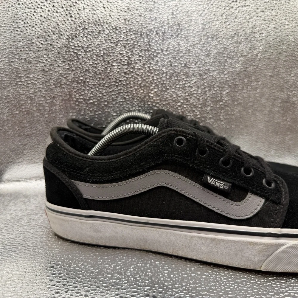 Size 11.5 Vans Chukka Low Black Mens Lace-Up Skateboard Sneaker Shoes 721356